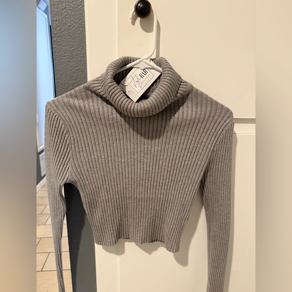 Style Bar Gray Ribbed Turtleneck  Cropped Sweater